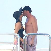 Paris Hilton y Thomas Gross besándose durante sus vacaciones en Formentera