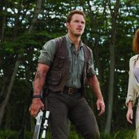 Bryce Dallas Howard y Chris Pratt en una escena de 'Jurassic World'