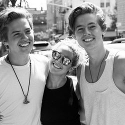 Ashley Tisdale se reúne con los Gemelos Sprouse