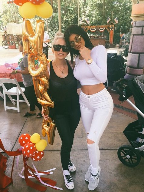 Kylie Jenner celebra el cumpleaños de North West en Disneyland