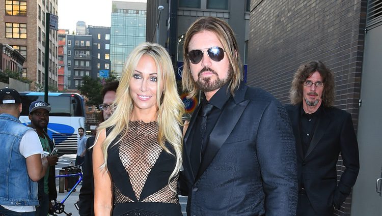 Billy Ray Cyrus y Tish Cyrus en la gala amfAR Inspiration de Nueva York 2015