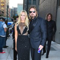 Billy Ray Cyrus y Tish Cyrus en la gala amfAR Inspiration de Nueva York 2015