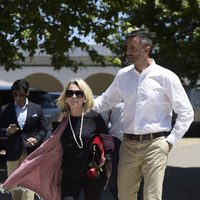 Rafa Lomana y su mujer Teresa en el funeral de Fefa