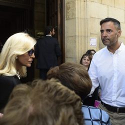 Carmen Lomana y Rafa Lomana en el funeral de su madre