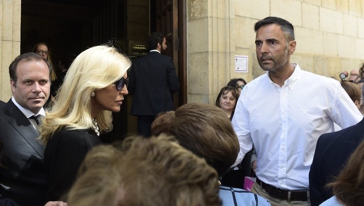 Carmen Lomana y Rafa Lomana en el funeral de su madre