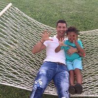 Cristiano Ronaldo con su hijo Cristiano Ronaldo Jr por su quinto cumpleaños