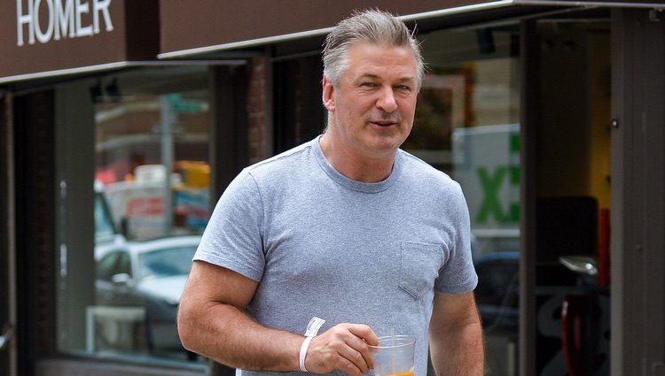 Alec Baldwin reaparece tras el nacimiento de su hijo Rafael Thomas Baldwin