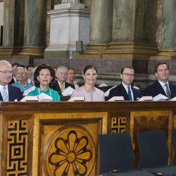 Los Reyes de Suecia, los Príncipes Victoria y Daniel y Chris O'Neill en el Te Deum por el nacimiento de Nicolás de Suecia