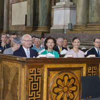 Los Reyes de Suecia, los Príncipes Victoria y Daniel y Chris O'Neill en el Te Deum por el nacimiento de Nicolás de Suecia