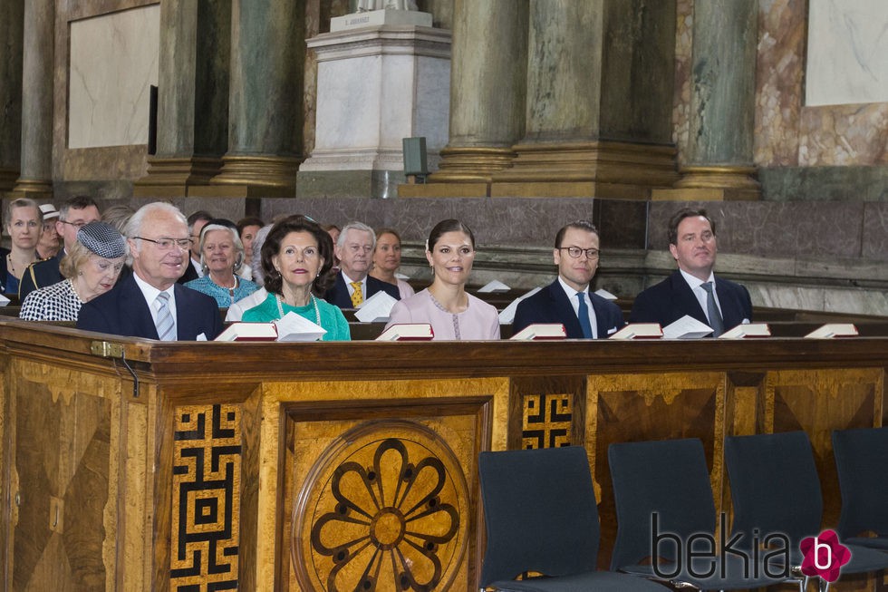 Los Reyes de Suecia, los Príncipes Victoria y Daniel y Chris O'Neill en el Te Deum por el nacimiento de Nicolás de Suecia