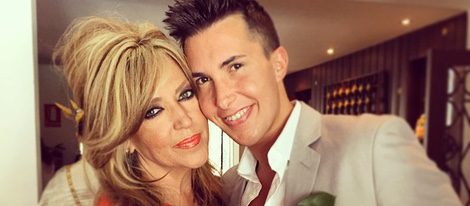 Omar Suárez junto a Lydia Lozano en sus bodas de plata