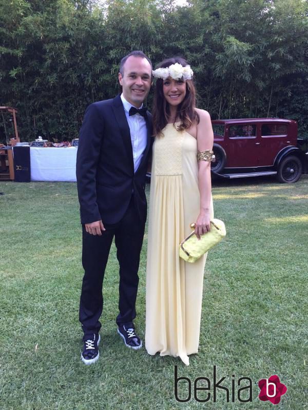 Andrés Iniesta y Anna Ortiz en la boda de Pedro Rodríguez y Carolina Martín