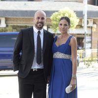 Pepe Reina y Yolanda Ruiz en la boda de José Callejón y Marta Ponsati