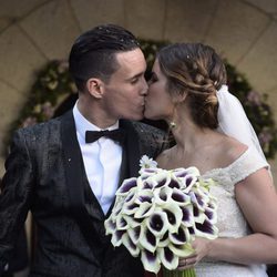 José Callejón y Marta Ponsati se besan tras haberse casado