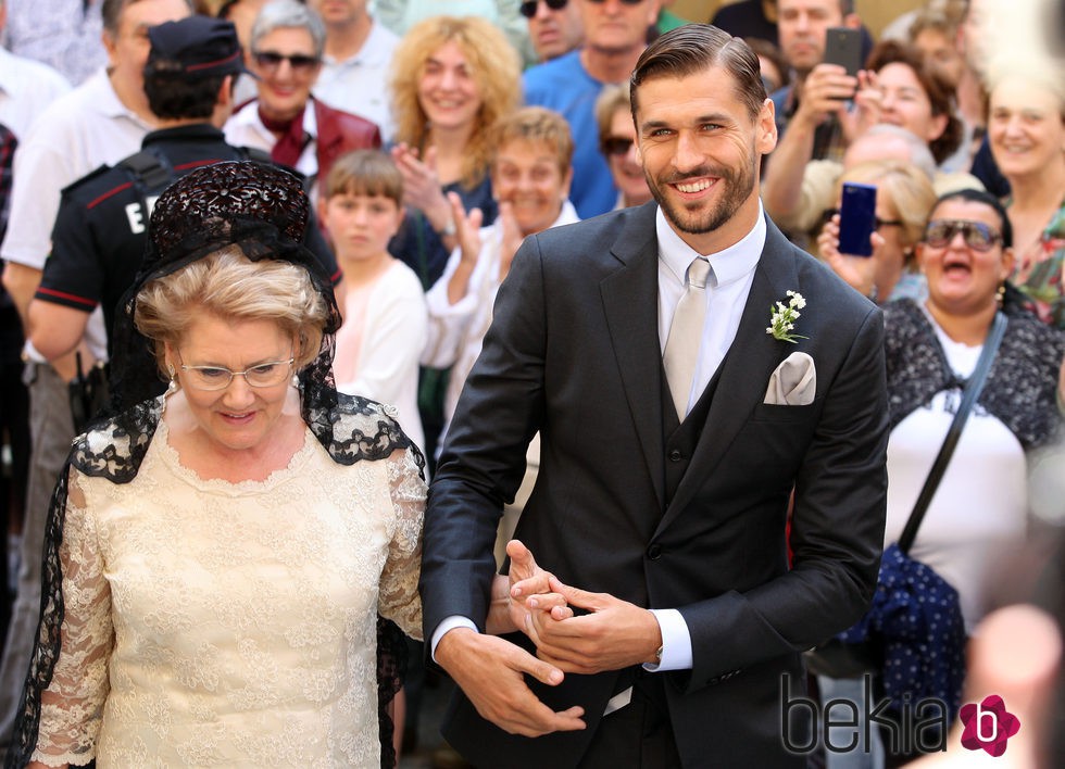 Fernando Llorente, con su madre antes de contraer matrimonio