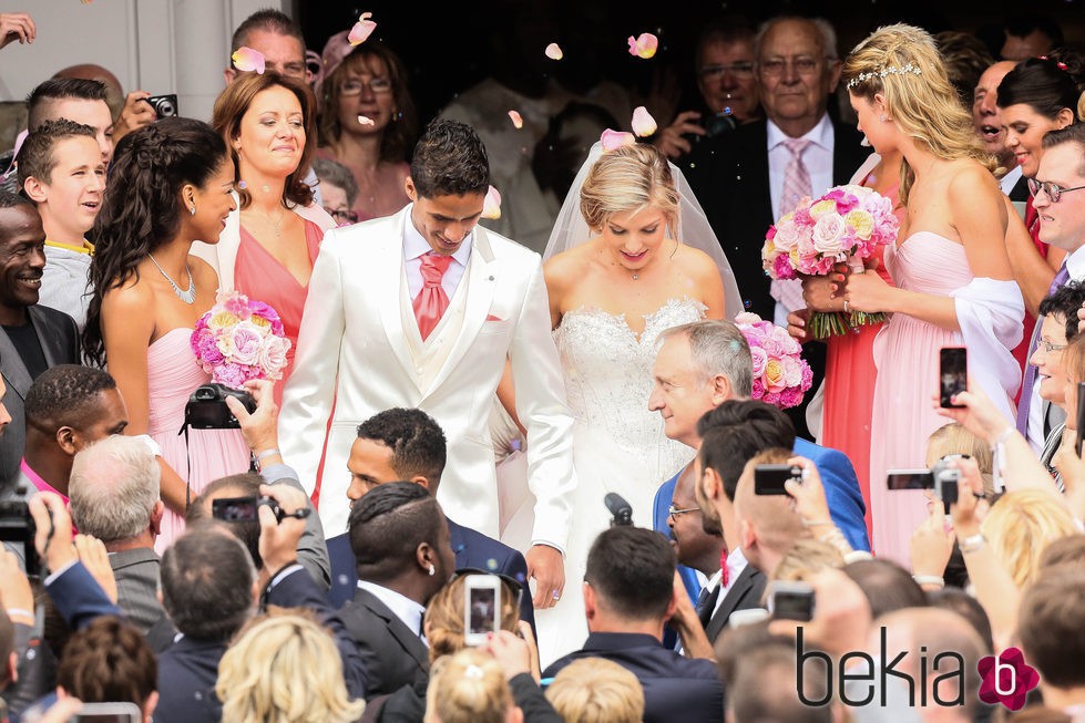 Raphaël Varane con su mujer, tras haberse casado