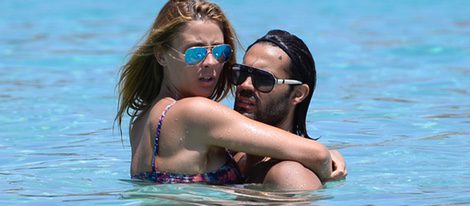 Elisabeth Reyes y Sergio Sánchez bañándose juntos en Ibiza