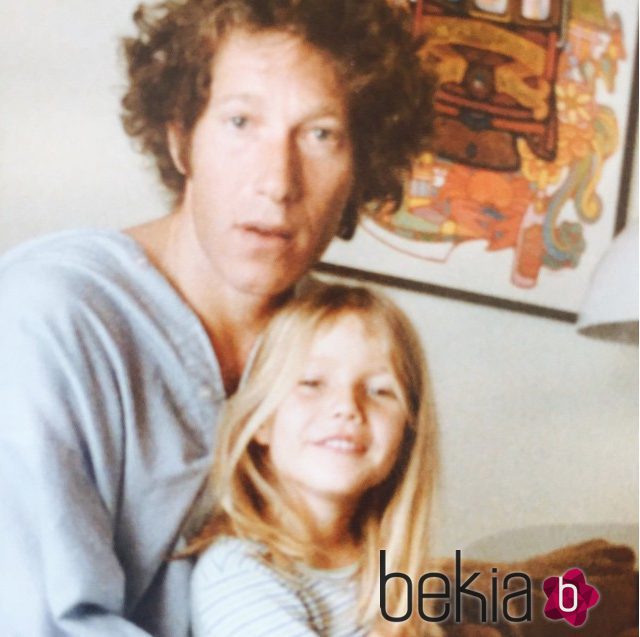 Gwyneth Paltrow cuando era pequeña con su padre Bruce