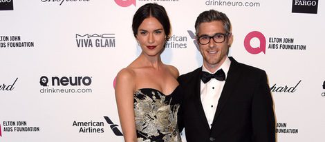 Dave y Odette Annable en el fiesta de Elton John tras los Oscar 2015