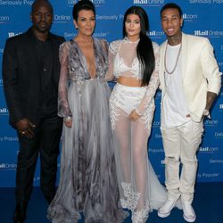 Corey Gamble, Kris Jenner, Kylie Jenner y Tyga en una fiesta organizada por Daily Mail en Cannes