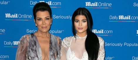 Kris Jenner y Kylie Jenner en una fiesta organizada por Daily Mail en Cannes