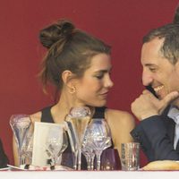 Carlota Casiraghi y Gad Elmaleh en la clausura del Concurso de Saltos de Monte-Carlo 2015