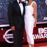 Anthony Anderson y Tracee Ellis Ross los anfitriones de la gala a su llegada a la alfombra roja