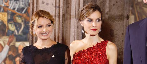 La Reina Letizia con Angélica Rivera en la cena de gala por el Viaje de Estado de los Reyes de España a México