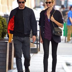 Josh Hartnett y Tamsin Egerton pasean por el Soho de Nueva York