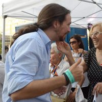 Manuela Carmena y Pablo Iglesias en el desfile del Orgullo Gay 2015