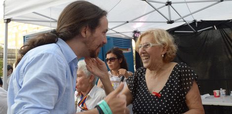 Manuela Carmena y Pablo Iglesias en el desfile del Orgullo Gay 2015