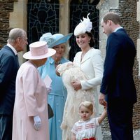 La Reina Isabel II en el bautizo de Carlota de Cambridge