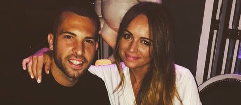 Jordi Alba y Romarey Ventura posan en una cena en Ibiza