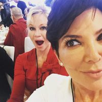 Melanie Griffith y Kris Jenner durante una visita al Dalai Lama