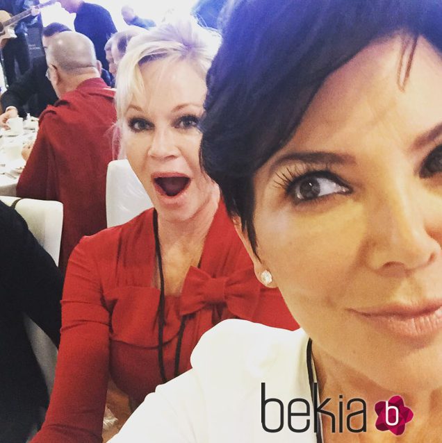 Melanie Griffith y Kris Jenner durante una visita al Dalai Lama