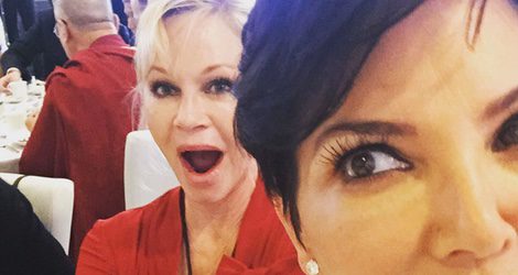 Melanie Griffith y Kris Jenner durante una visita al Dalai Lama