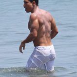 Mario Lopez luce cuerpo en sus vacaciones en familia