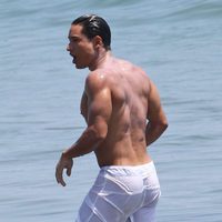 Mario Lopez luce cuerpo en sus vacaciones en familia