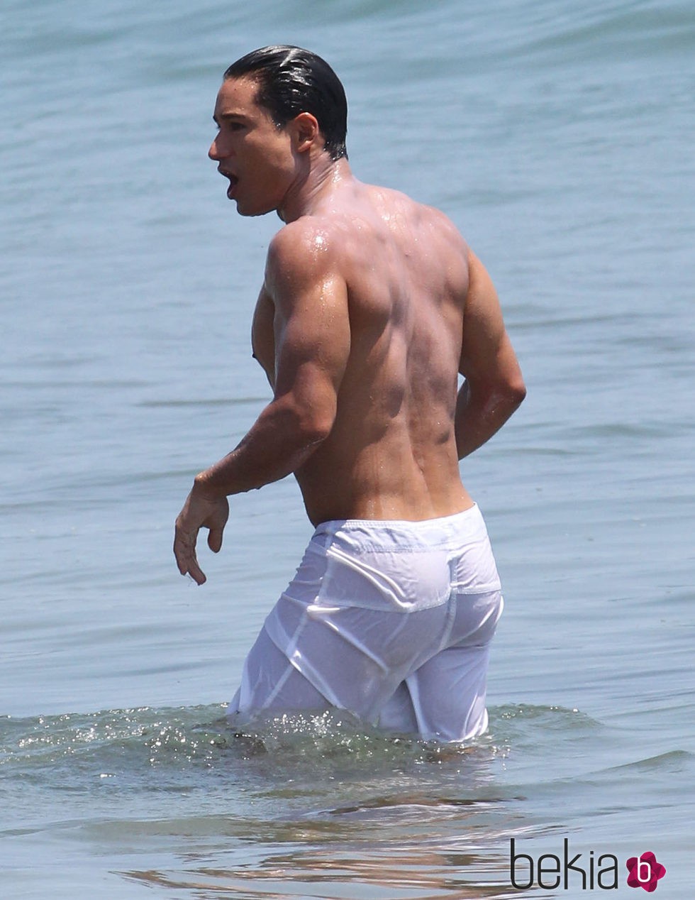 Mario Lopez luce cuerpo en sus vacaciones en familia