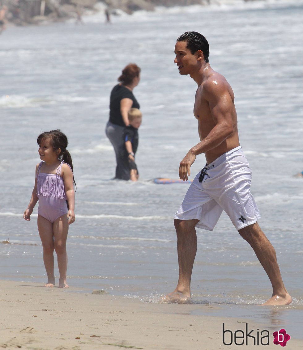 Mario Lopez, centro de todas las miradas durante sus vacaciones en familia