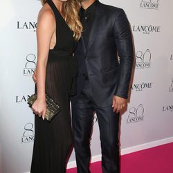 Chrissy Teigen y John Legend en la Semana de la Alta Costura de París