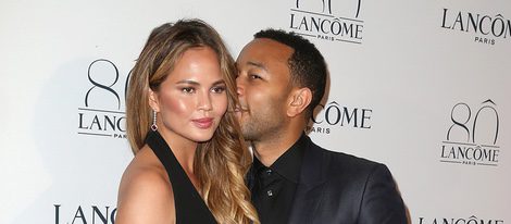 Chrissy Teigen y John Legend en la Semana de la Alta Costura de París