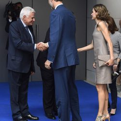 Paolo Vasile recibiendo a los Reyes Felipe VI y Letizia