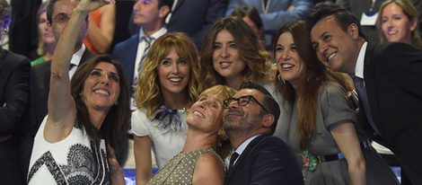 Selfie de Paz Padilla, Emma García, Sandra Barneda, Jorge Javier Vázquez, Raquel Sánchez Silva, Mercedes Milá y José Ribagorda