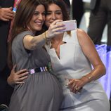 Raquel Sánchez Silva y Sandra Barneda haciendo un selfie