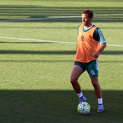 Rafael Van der Vaart entrenando con el Betis tras su ruptura con Sabia Boulahrouz