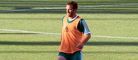 Rafael Van der Vaart entrenando con el Betis tras su ruptura con Sabia Boulahrouz