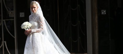 Nicky Hilton radiante con el vestido de novia camino al altar