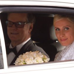 Nicky Hilton y su padre en la limosina que les trasladó a la ceremonia