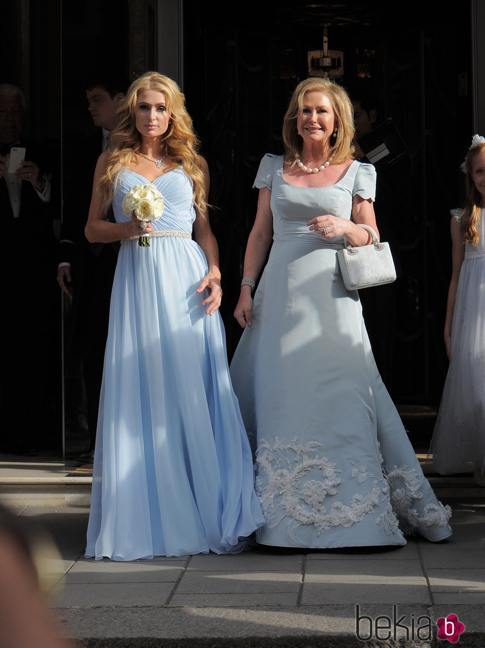 Paris Hilton y Kathy Hilton ideales en la boda de su hermana Nicky Hilton